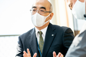 岡﨑氏